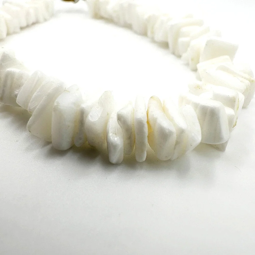 Vintage Puka Shell Chip Bead Bracelet Hawaiian Style Gold Tone Clasp‎